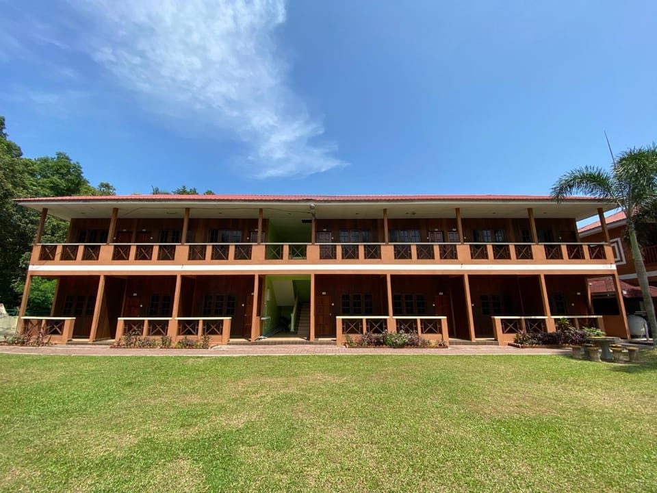 Purnama Beach Resort Resort in Perak