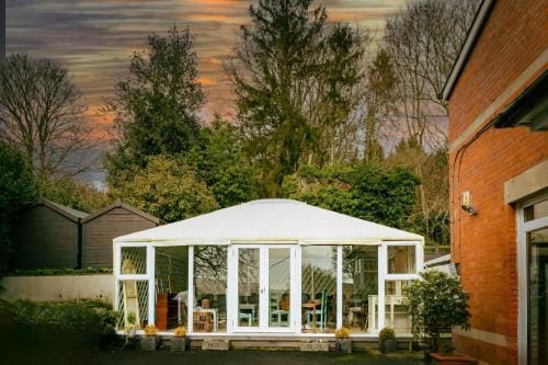 Phoenix Rise Retreat Hotel in Glastonbury