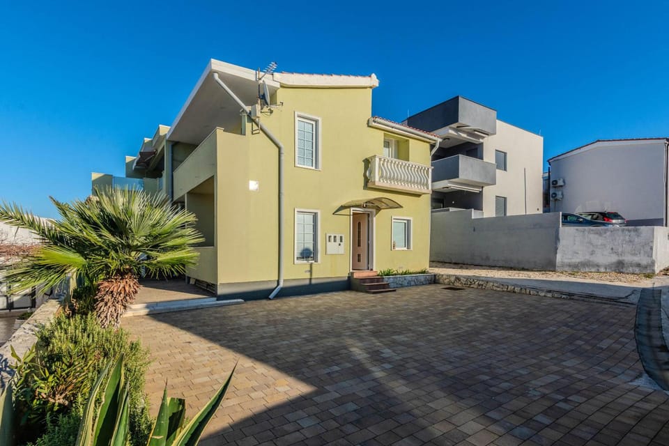 Apartment Mahnet Hotel in Zadar County