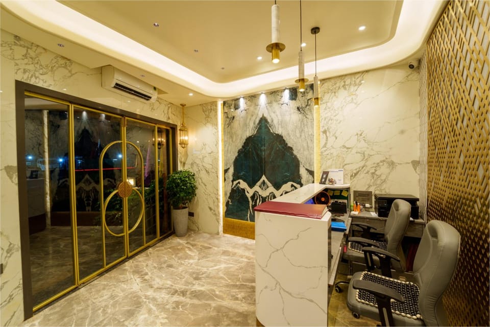 La Hotel Metro Hotel in Mumbai