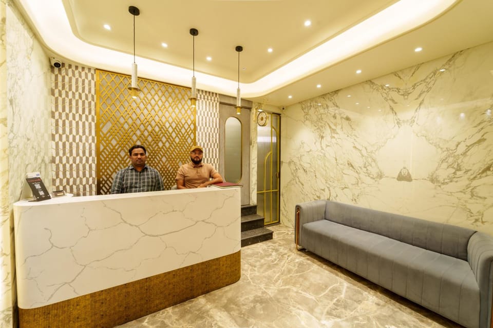La Hotel Metro Hotel in Mumbai