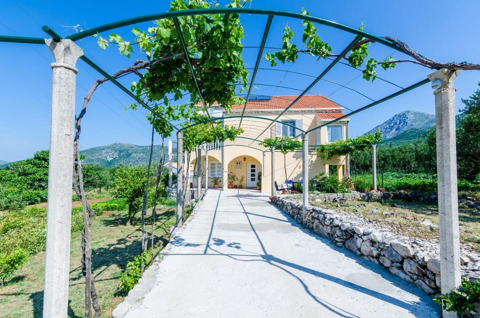 Apartment & Rooms Mazdin Hotel in Dubrovnik-Neretva County