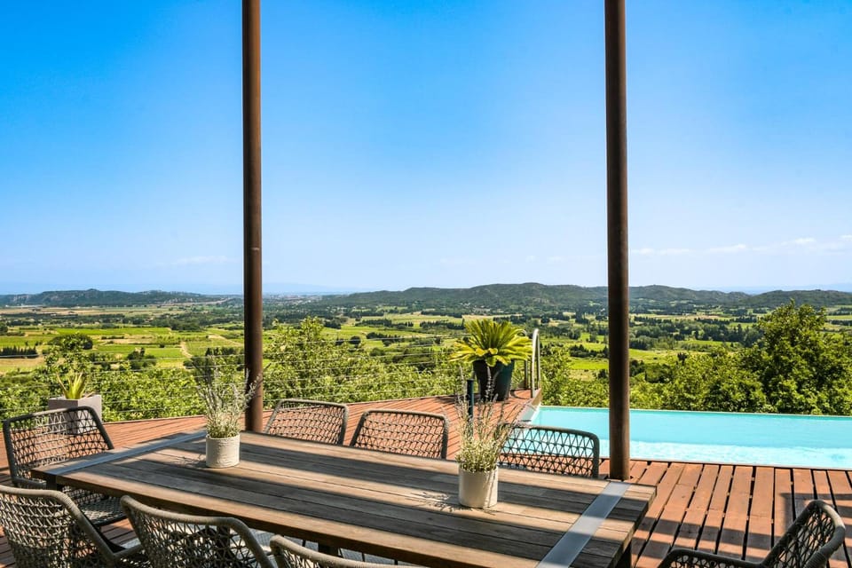 Les Hauts d'Avignon Hotel in Rochefort-du-Gard