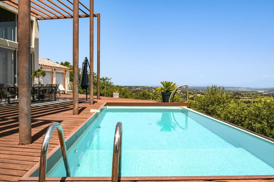 Les Hauts d'Avignon Hotel in Rochefort-du-Gard