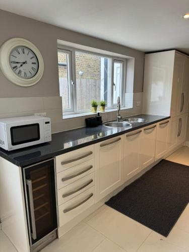 Brentford Guest Rooms Hotel in Brentford