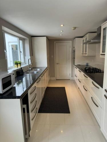 Brentford Guest Rooms Hotel in Brentford