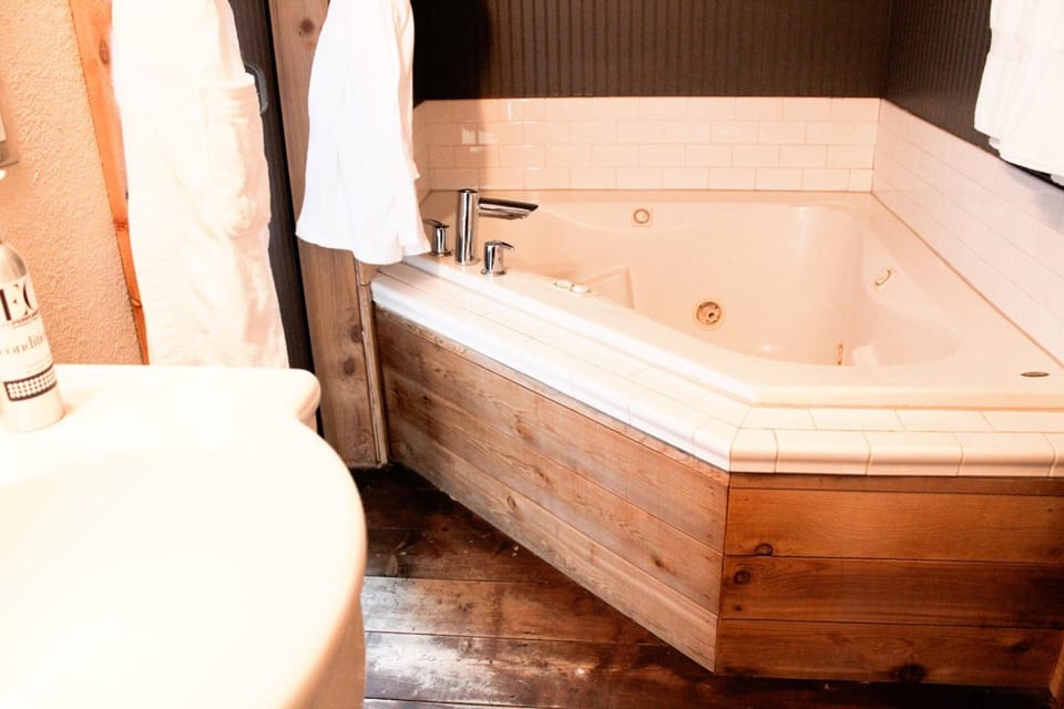 Inn at Discovery Coast Inn in Long Beach