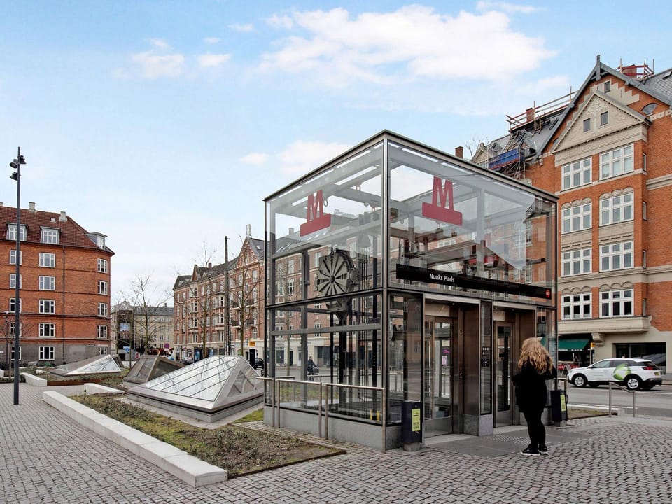 Sanders Constantin - Chic 2-bdr Apt With Balcony Hotel in Frederiksberg