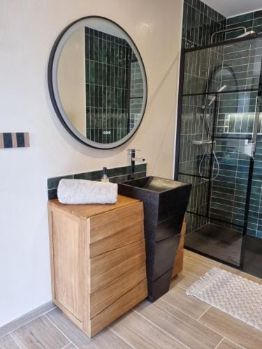 Le Cocoon - Jacuzzi, Sauna et Piscine privee Hotel in Carpentras