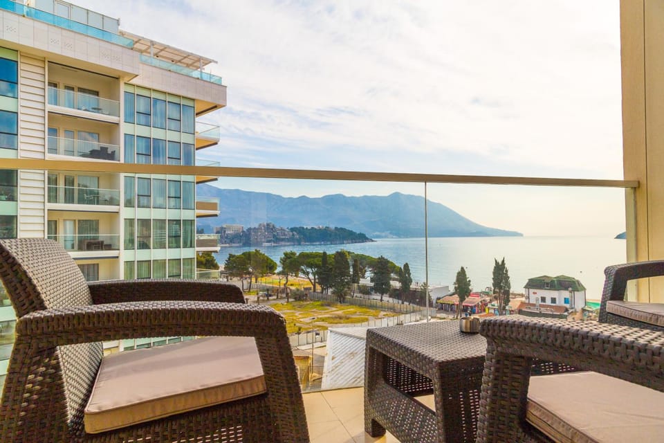 Apartments Menuet Hotel in Budva