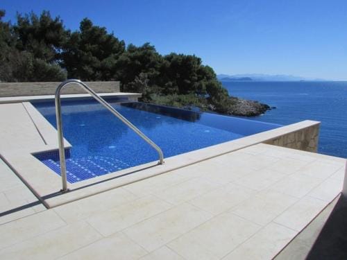 Rooms with a swimming pool Cove Saplunara, Mljet - 401 Hotel in Korita, Mljet