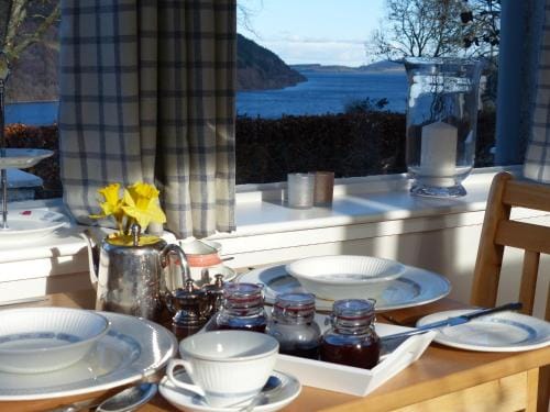 Urquhart Bay B&B Hotel in Scotland