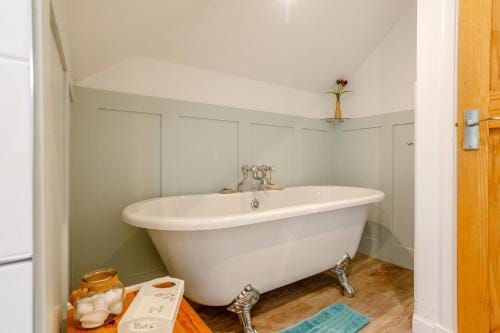 Urquhart Bay B&B Hotel in Scotland