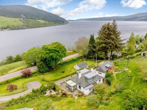 Urquhart Bay B&B Hotel in Scotland