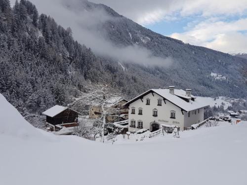Apartments HAUS SCHON - Preise inclusive Pitztal Sommer Card Hotel in Tyrol