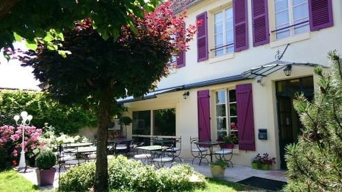LOGIS - Hotel Restaurant Les Tilleuls Hotel in Bourgogne-Franche-Comté