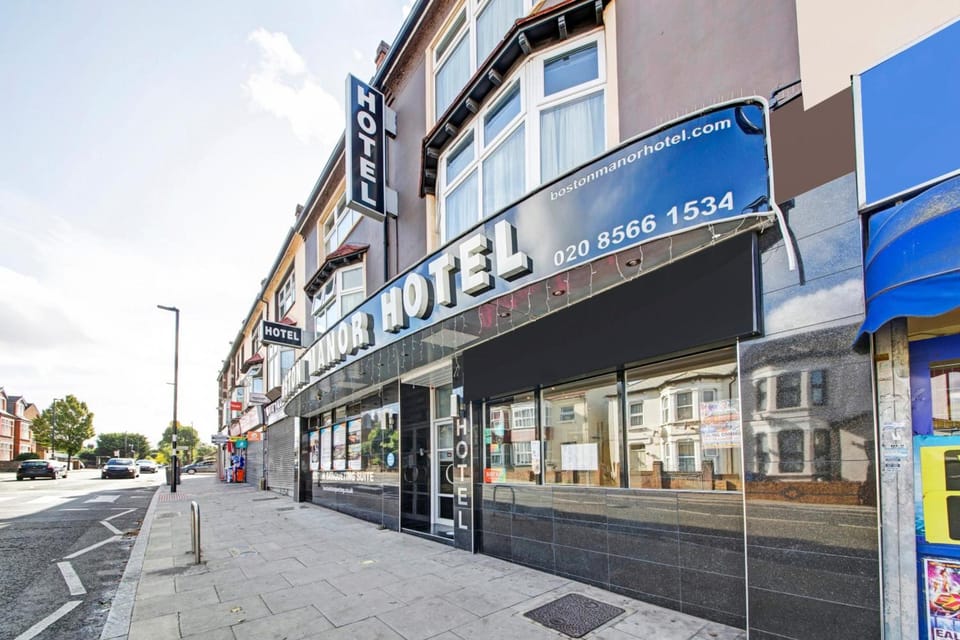 OYO BostonsÂ Manor Hotel,Â Hanwell London Hotel in London Borough of Ealing