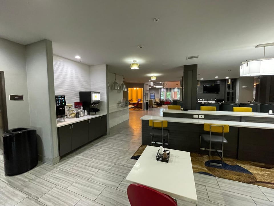 Del-Mar Airport Inn & Suites Hotel in Shreveport