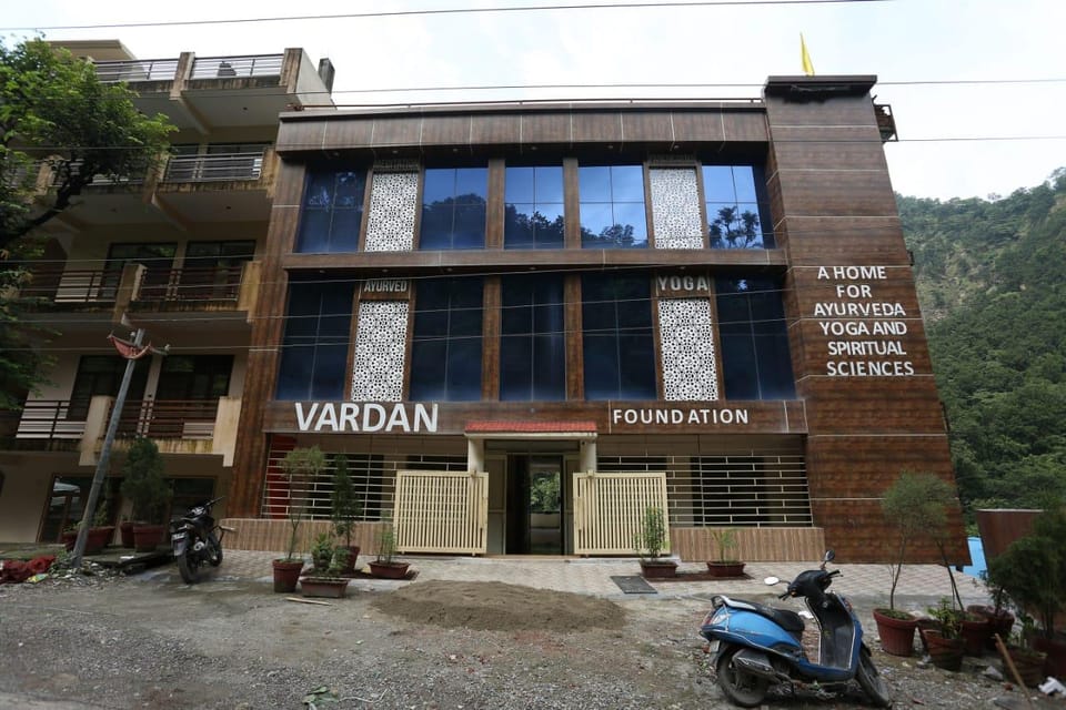 Ayur Stay - Vardan Hotel Lodge in Uttarakhand