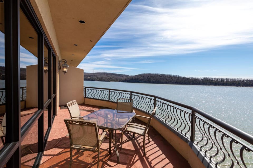 D'monaco Resorts at table rock lake Resort in Ridgedale
