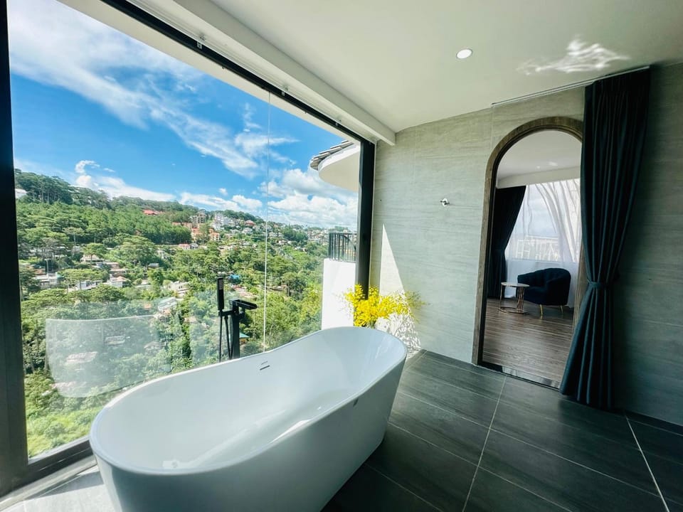 Memory Inn - Valley View Hotel in Dalat