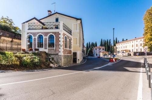 LA LOGGETTA - locazione turistica Hotel in Bassano del Grappa