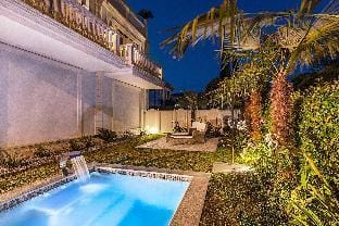 Luxury Lake Front Catullo A2 by Wonderful Italy Hotel in Sirmione