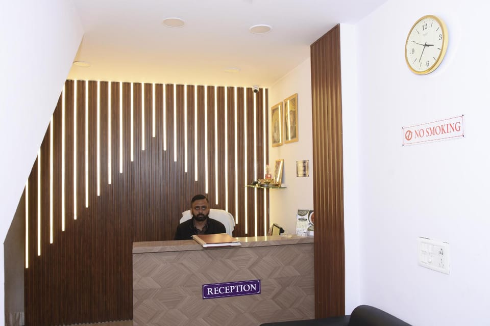 GS Holiday Inn Hotel in New Delhi