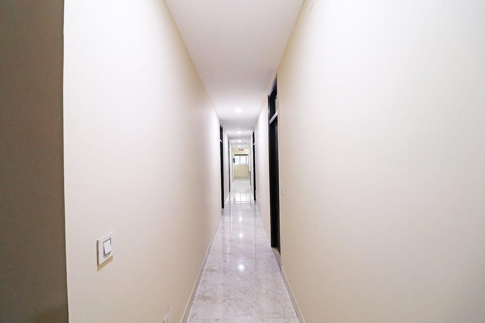 GS Holiday Inn Hotel in New Delhi