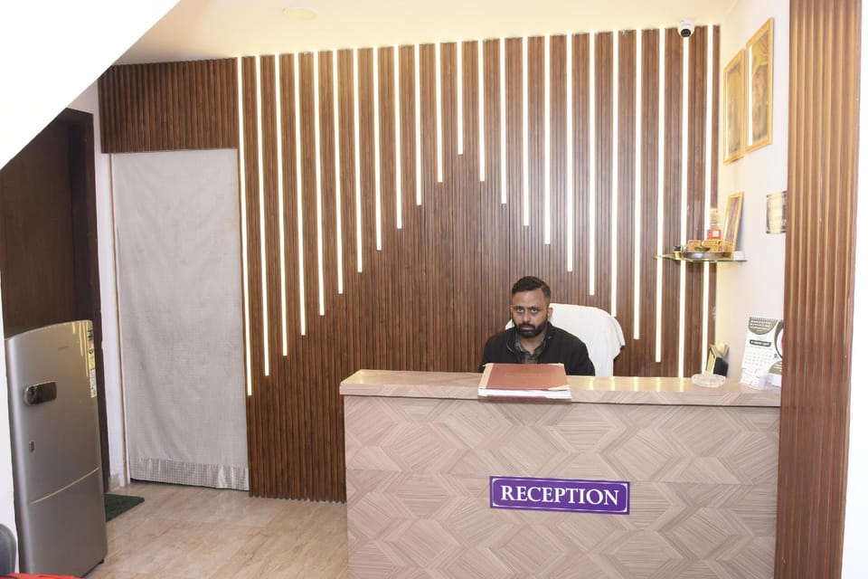 GS Holiday Inn Hotel in New Delhi
