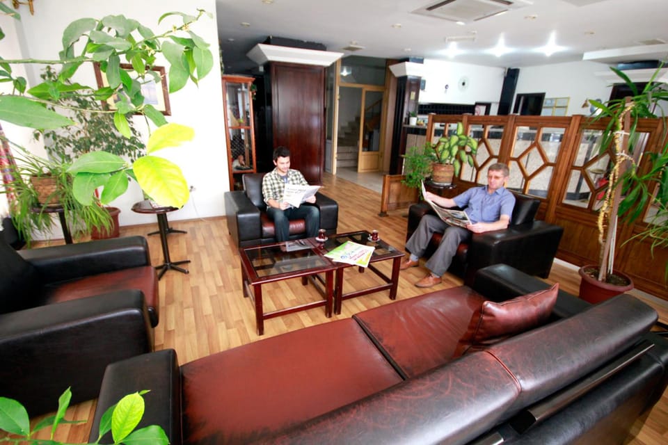 Shared lounge/TV area