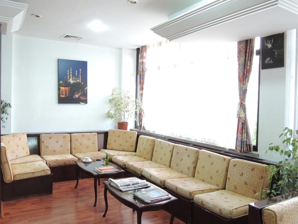 Shared lounge/TV area