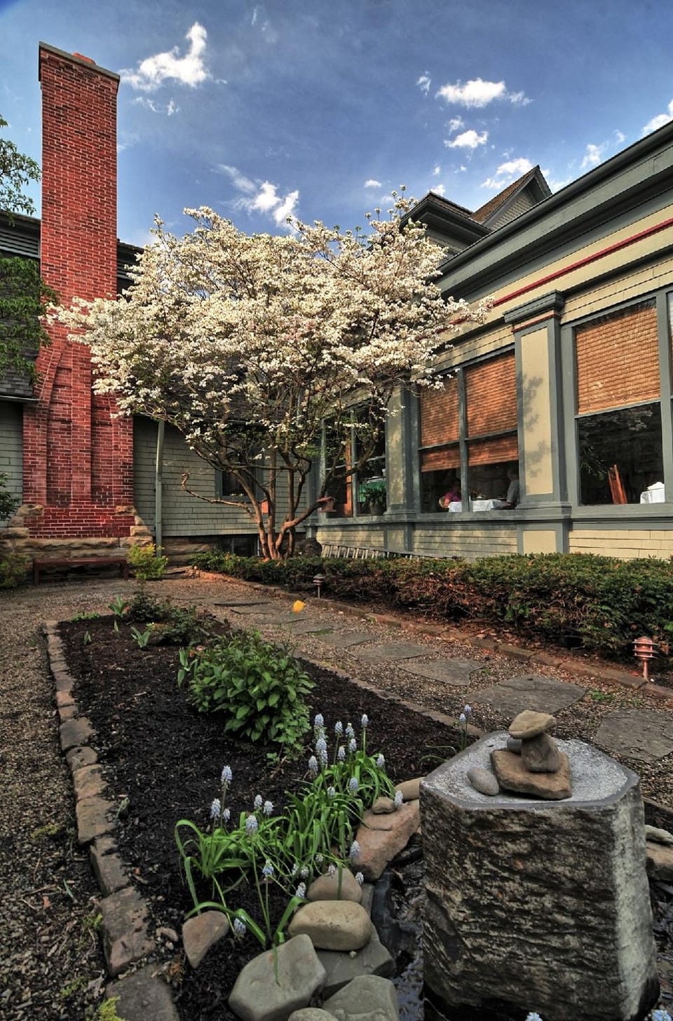 Roycroft Inn Hotel in East Aurora