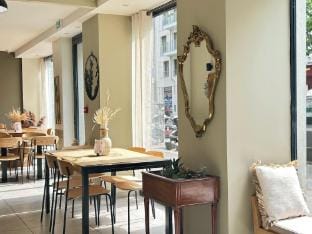Hotel Le National Hotel in Clichy