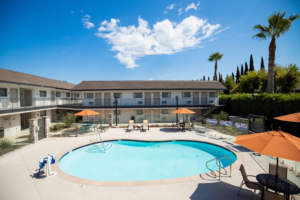 Orange Grove Inn Hotel in Tustin