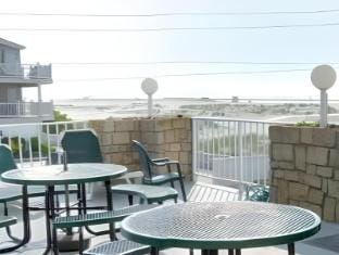 Acacia Beachfront Resort Motel in Wildwood Crest