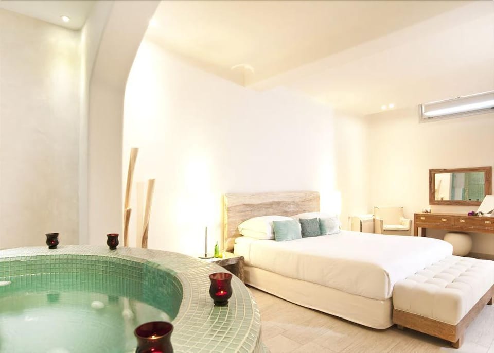 Allure Suites Hotel in Thera