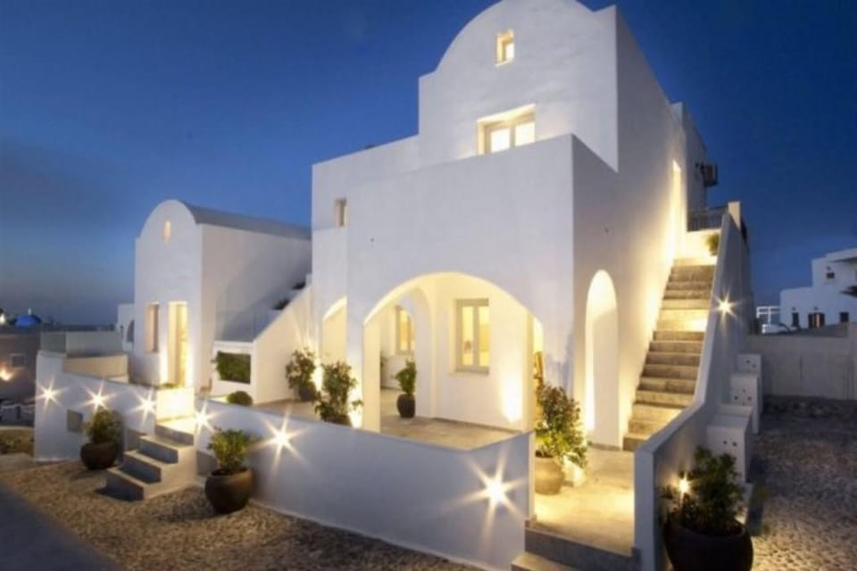 Allure Suites Hotel in Thera