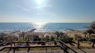 Aurelia 158 Int 8 Frontemare 2 Hotel in Liguria