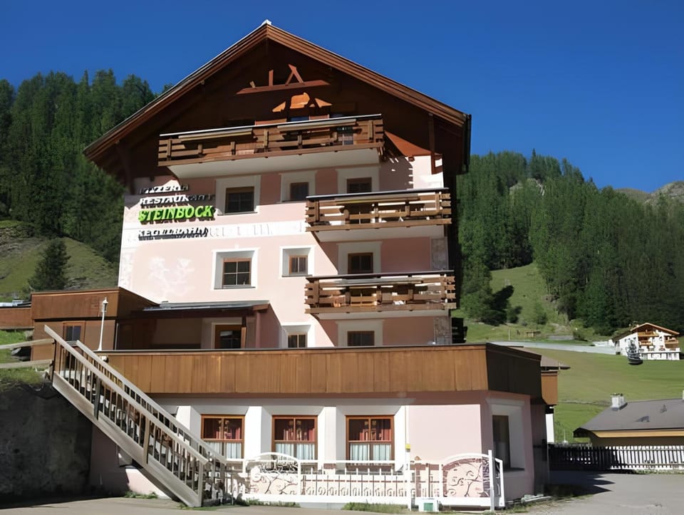 Steinbock Apartments Hotel in Canton of Grisons