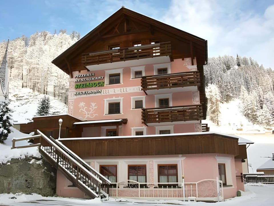 Steinbock Apartments Hotel in Canton of Grisons