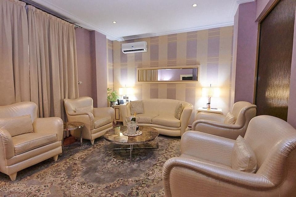 OAK HAVENS  HOTEL Hotel in Nigeria