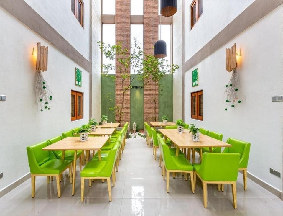 J Leaf Hotel By Blue Bird Hotel in Negombo