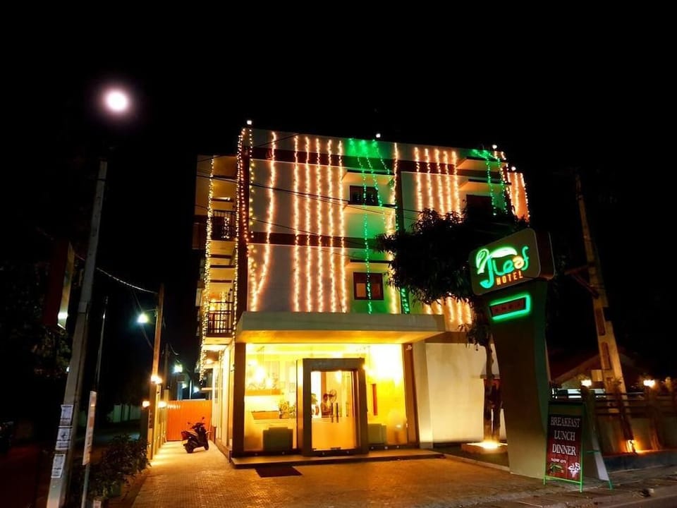 J Leaf Hotel By Blue Bird Hotel in Negombo