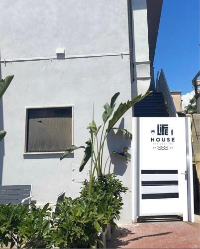 Life House B&B Hotel in Follonica