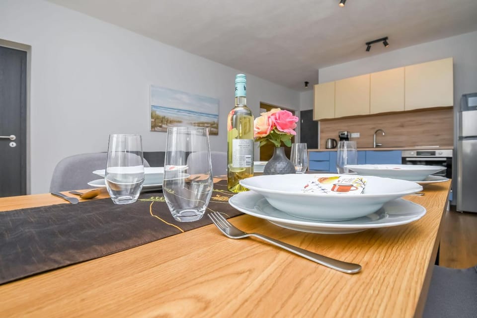 Apartments Neli Hotel in Okrug Gornji