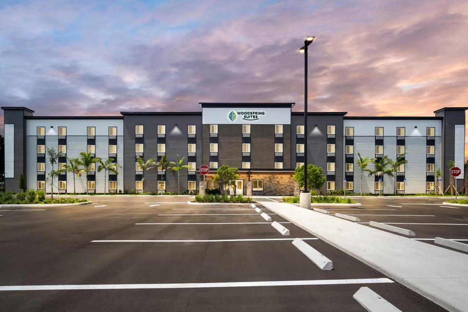 WoodSpring Suites Fort Myers - Cape Coral Hotel in Fort Myers