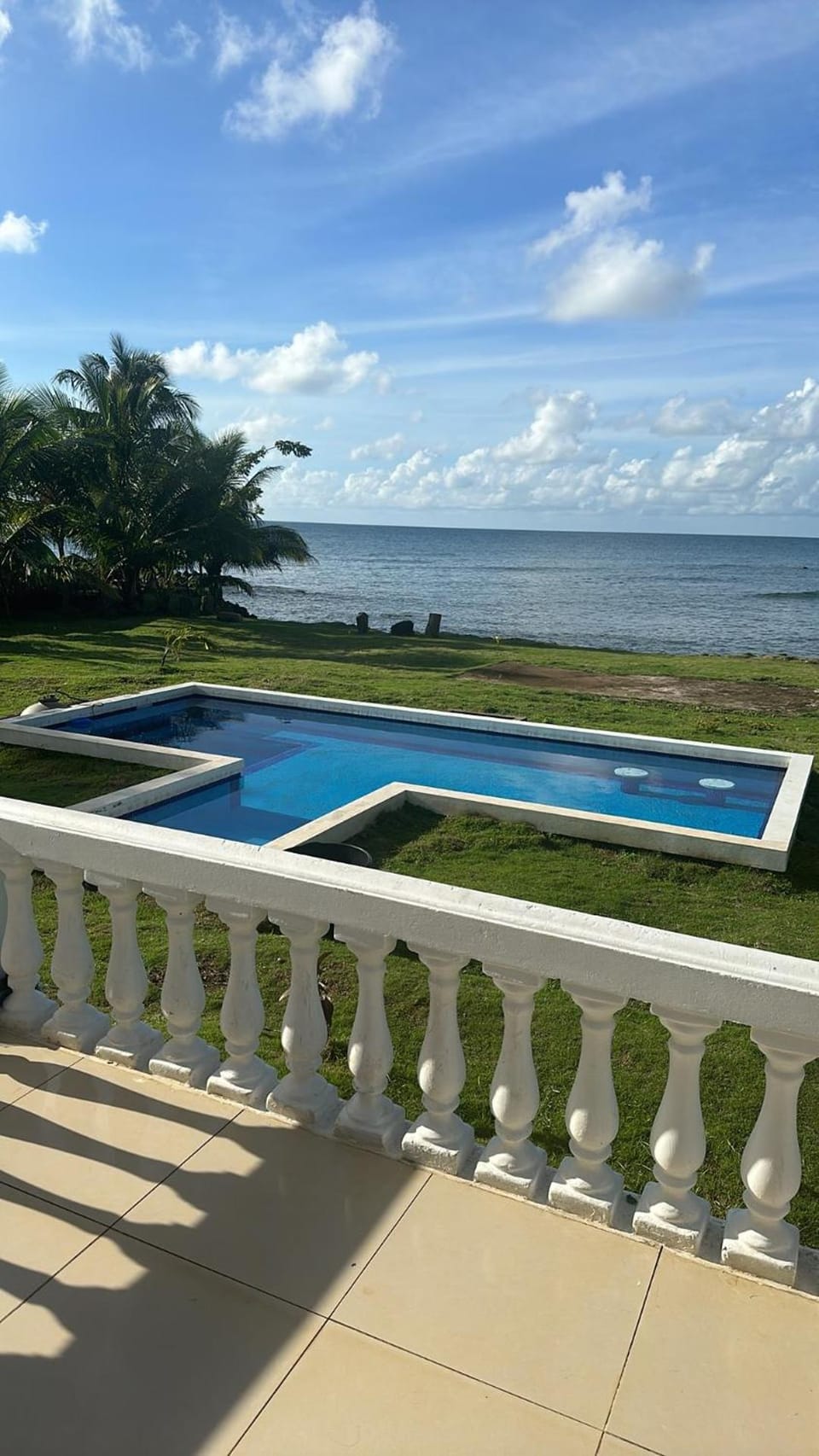 Emerald Luxe Suites Hotel in Corn Island