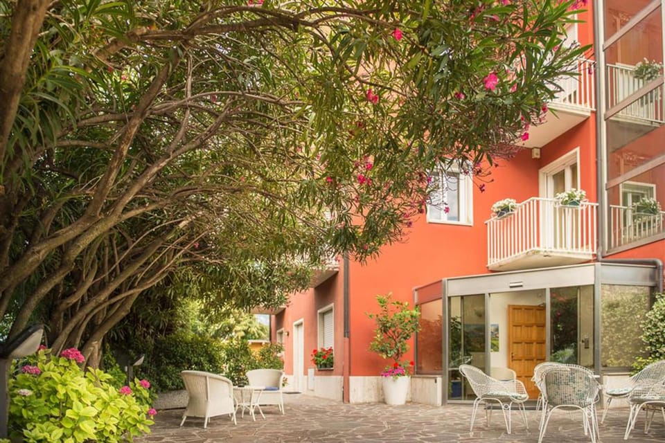 Bike & Wind Hotel Villa Maria Hotel in Nago–Torbole