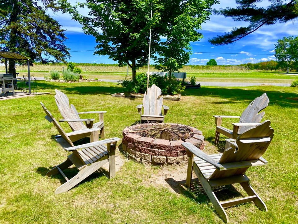 Elk Rapids Lakeshore Inn Hotel in Michigan